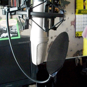 microphone with pop filter