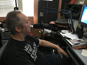 Ken Theriot speaking into a Shure SM7B mic